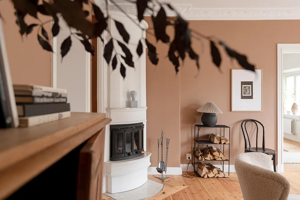 Salle de séjour en terre cuite et cuisine fraîche : appartement à Göteborg - Gallery image 16