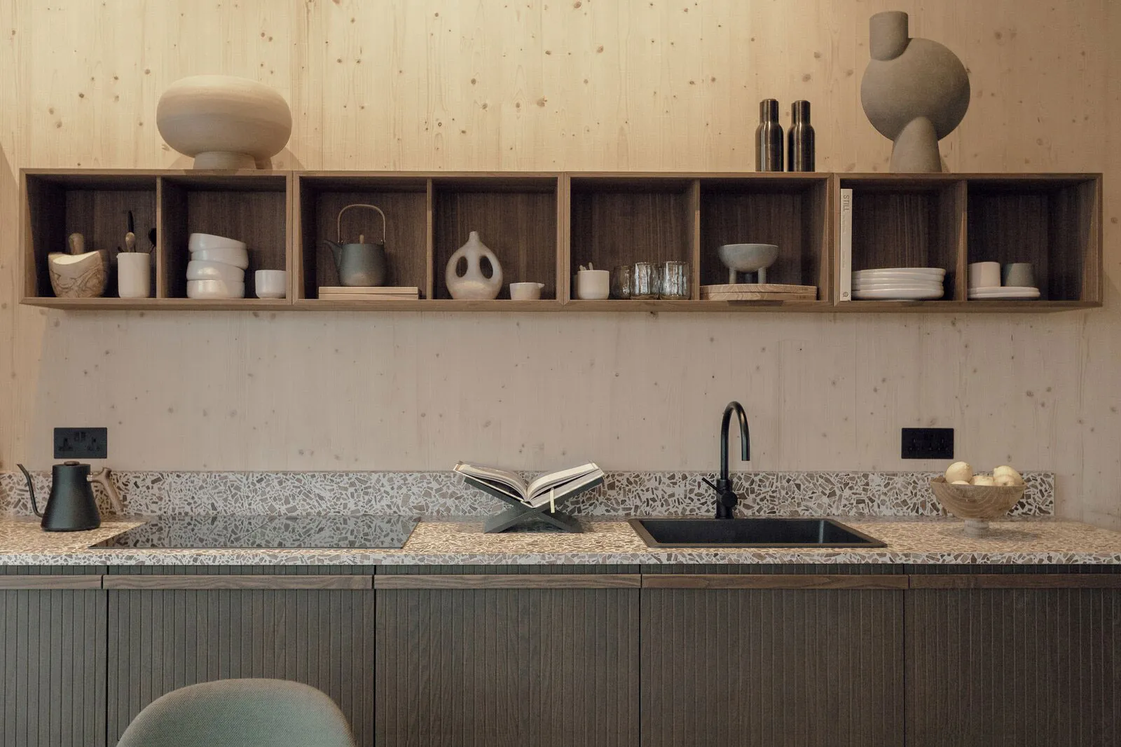 Intimité et minimalisme en pleine nature : une petite maison modulaire dans le comté de Gloucestershire - Gallery image 5