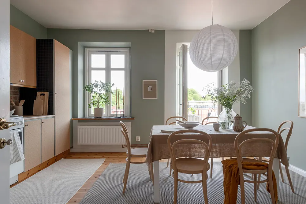 Salle de séjour en terre cuite et cuisine fraîche : appartement à Göteborg - Gallery image 20