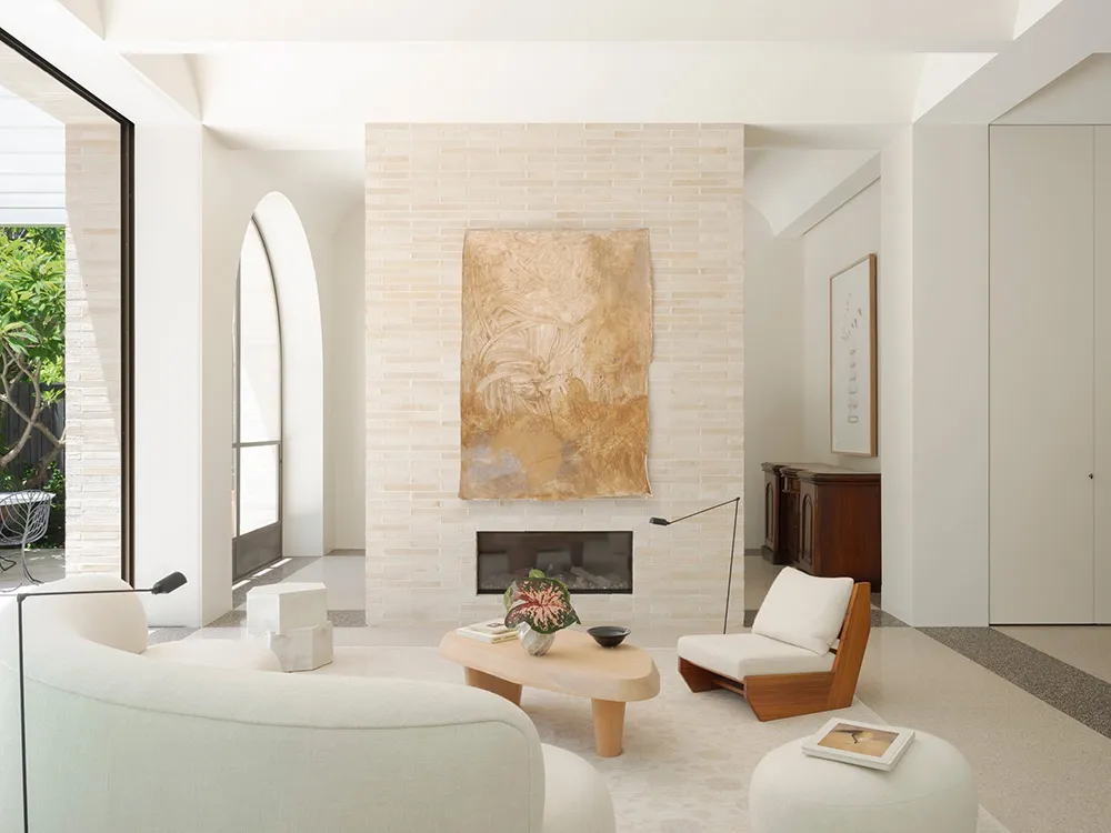 Elegant white interiors against the backdrop of a beautiful garden: house in Sydney - Gallery image 2