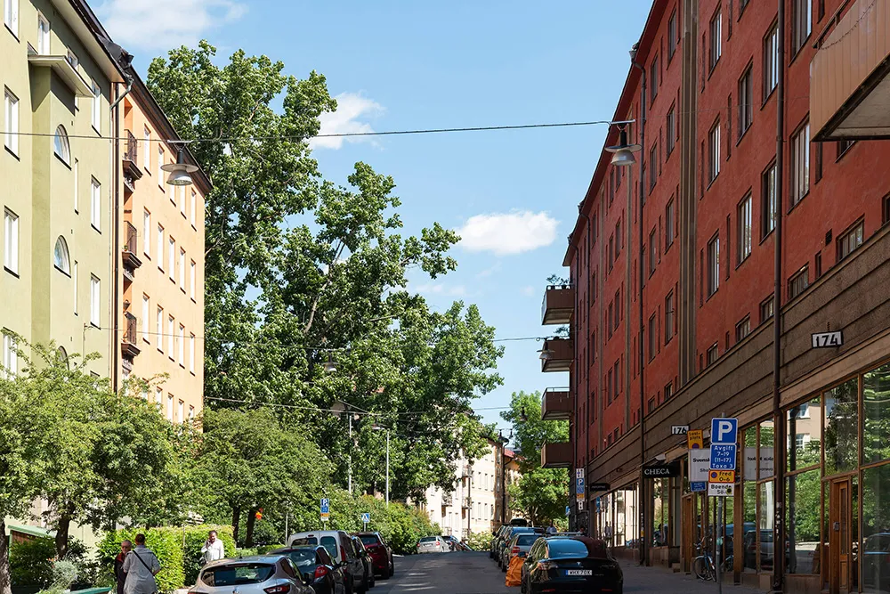 Творческі нотки в інтер'єрі квартири з високими стелями в Стокгольмі (60 кв. м) - Gallery image 25