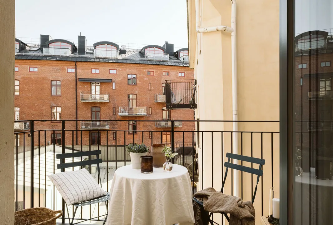 Ziegelsteinwand als Hauptakzent im Design einer Wohnung in Schweden - Gallery image 13