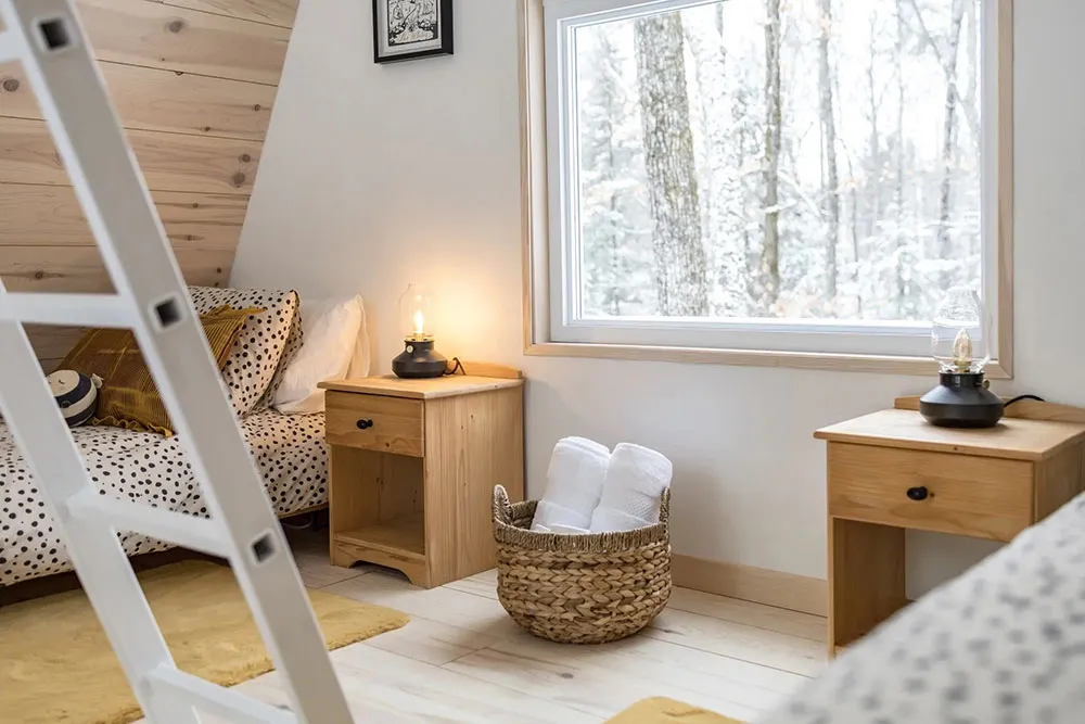 Raj dla introverta: piękny domek w kształcie litery A w kanadyjskim lesie - Gallery image 13