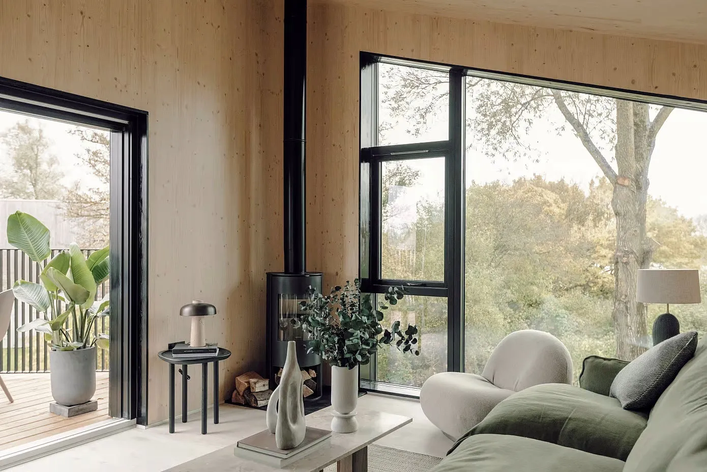 Intimité et minimalisme en pleine nature : une petite maison modulaire dans le comté de Gloucestershire - Gallery image 2