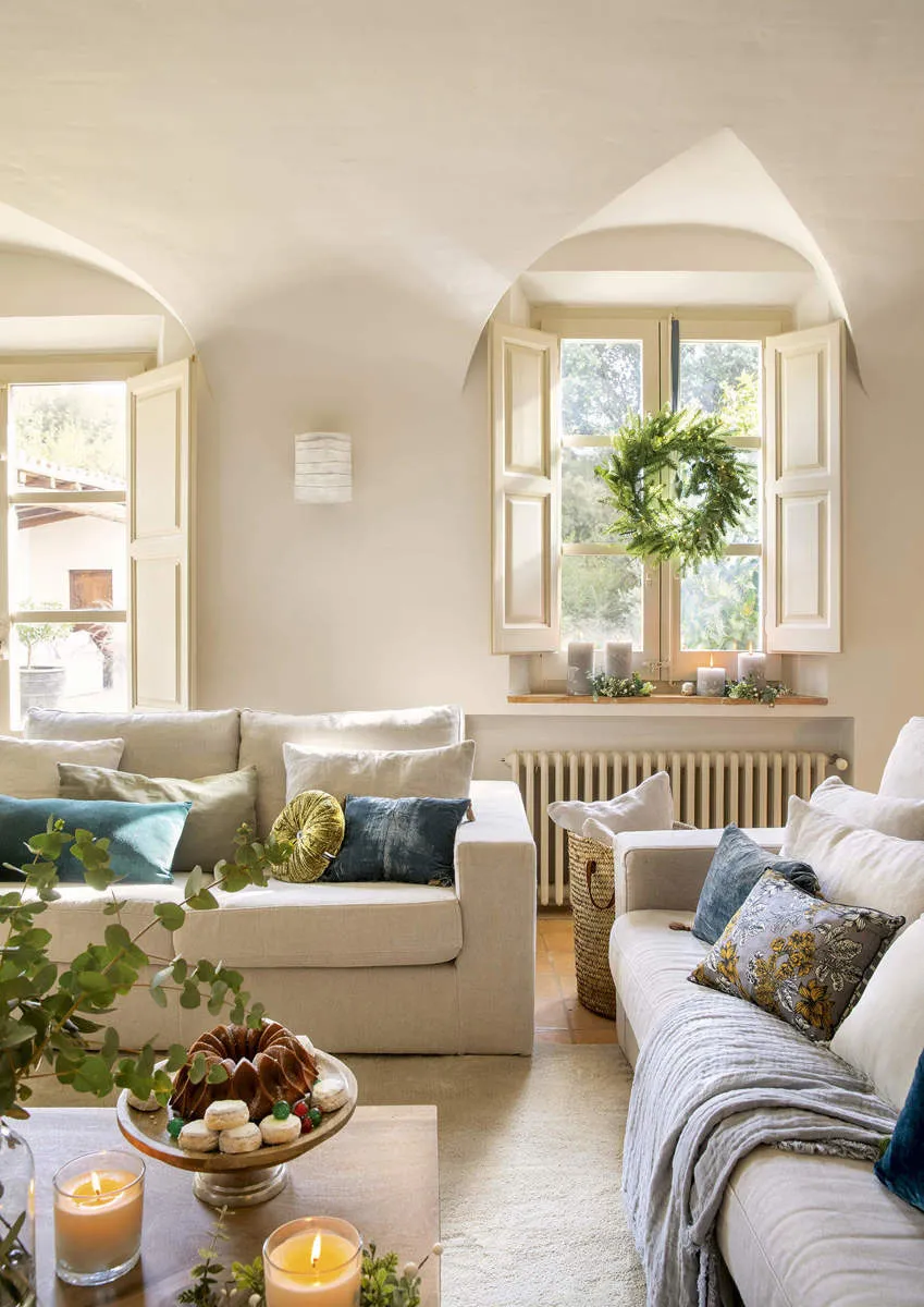 Weihnachtsschmuck in natürlichen Tönen: festlicher Haus in Spanien am Strand - Gallery image 2