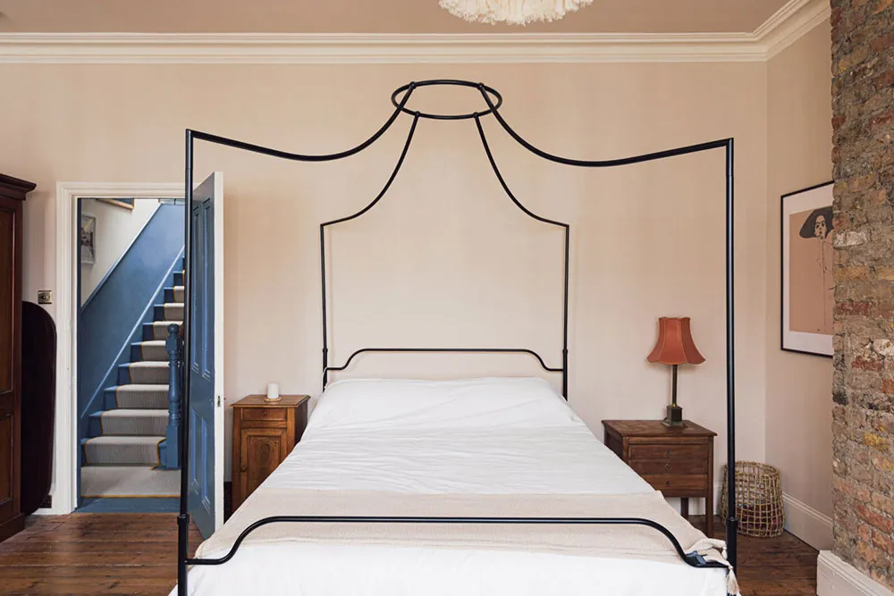 Gusto para los ojos: un townhouse histórico con interiores en paleta de colores intensos en Londres - Gallery image 13