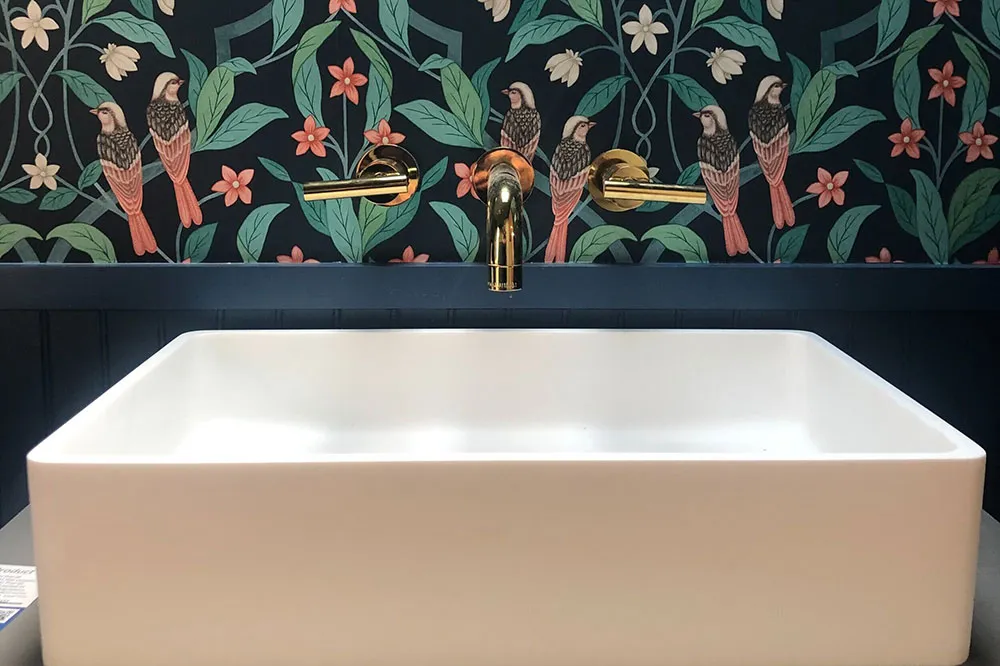 Urocze odbudowywanie pięknej historycznej domu z balkonem w Nowym Orleanie - Gallery image 15