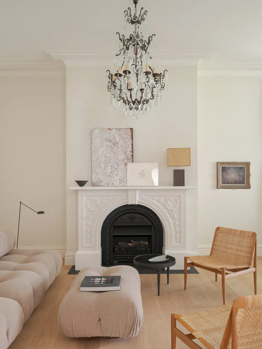 Elegant white interiors against the backdrop of a beautiful garden: house in Sydney - Gallery image 15