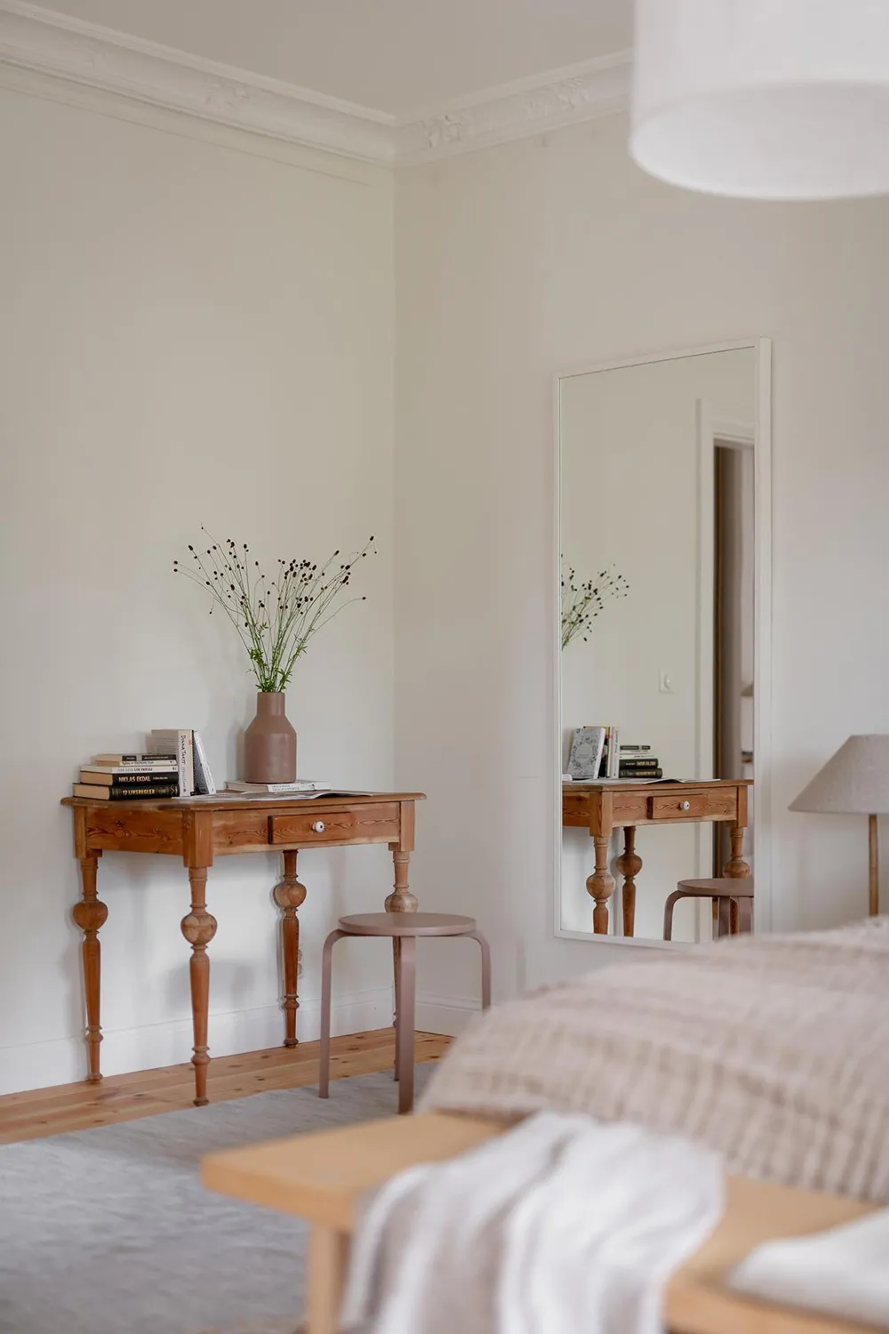 Salle de séjour en terre cuite et cuisine fraîche : appartement à Göteborg - Gallery image 8