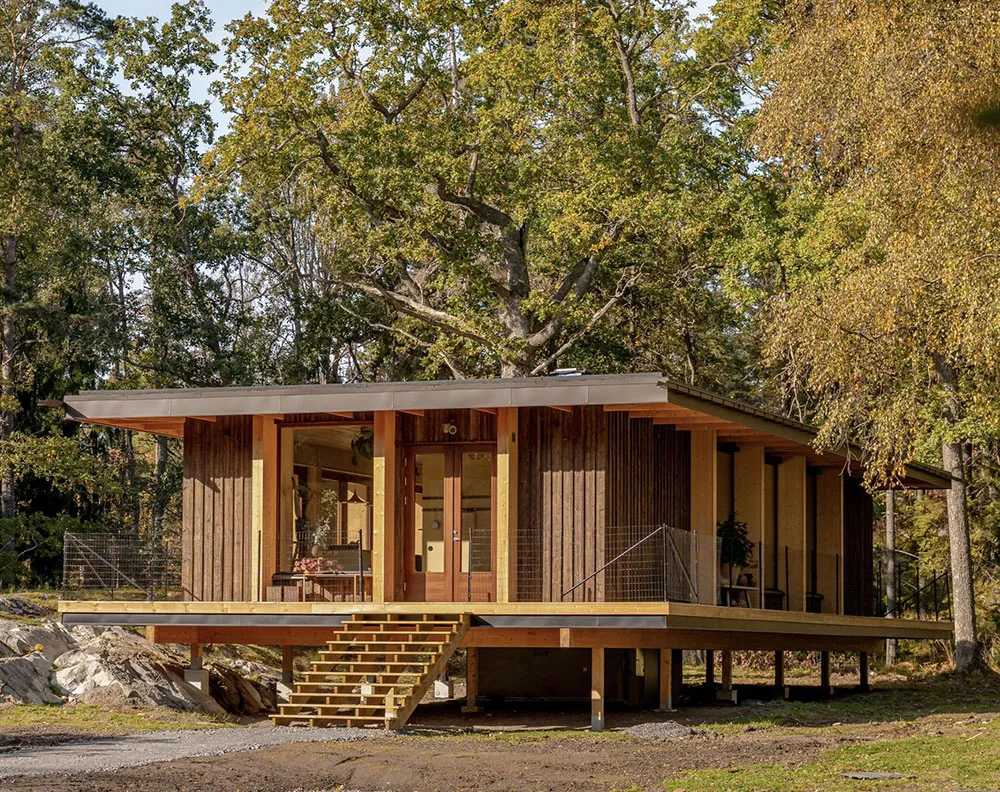 Wärme aus natürlichen Holz: gemütlicher moderner Feriendom in Schweden - Gallery image 1