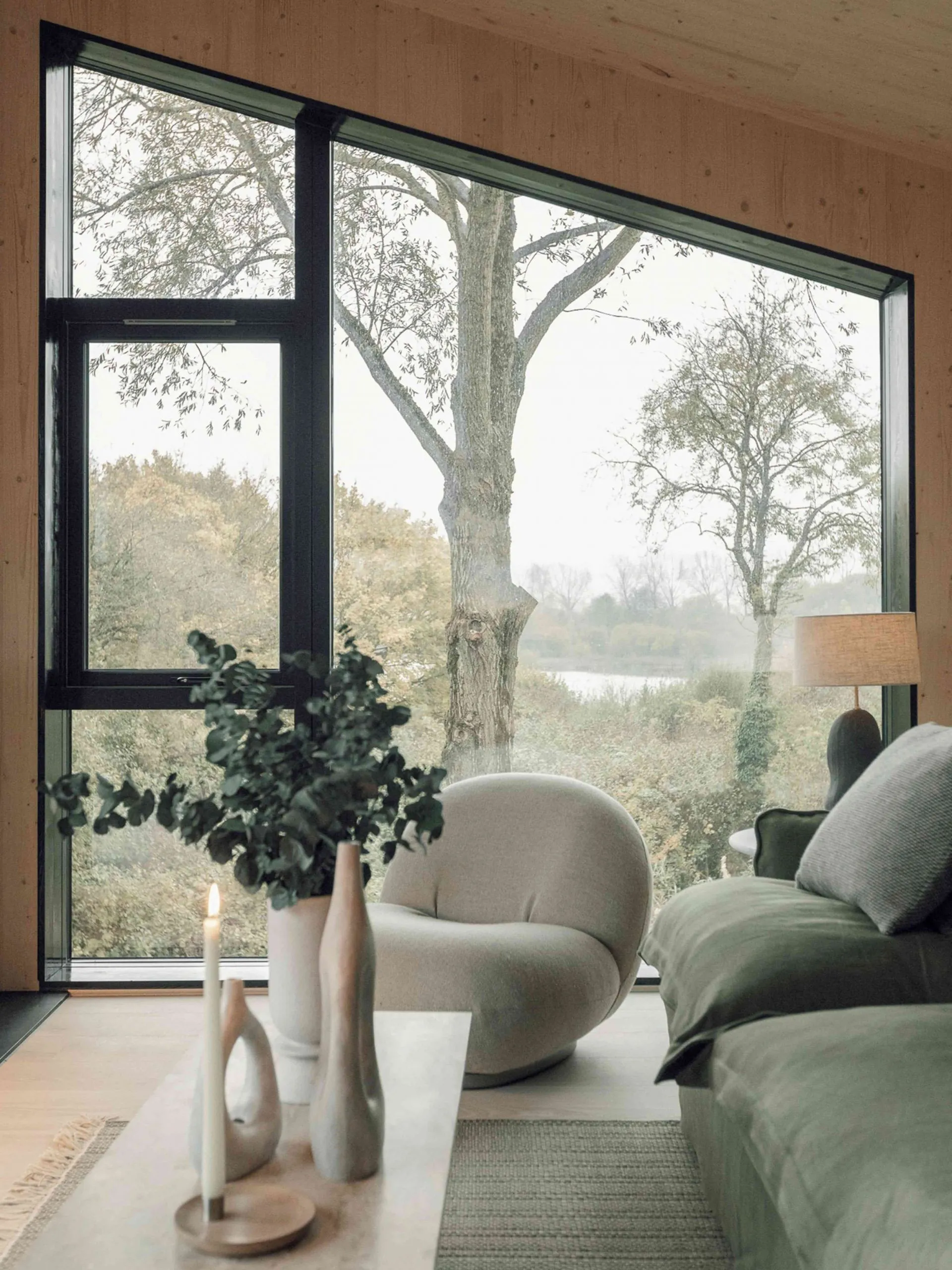 Intimité et minimalisme en pleine nature : une petite maison modulaire dans le comté de Gloucestershire - Gallery image 3