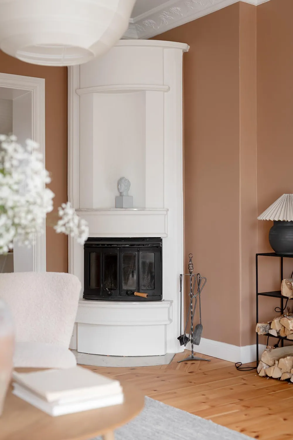 Salle de séjour en terre cuite et cuisine fraîche : appartement à Göteborg - Gallery image 17