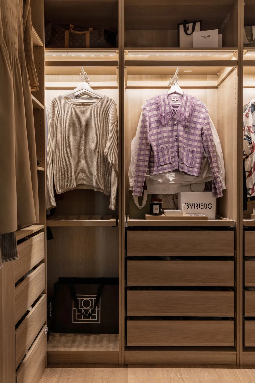 Stylowy nowoczesny apartament z ciepłymi akcentami w Stokholmii (83 m²) - Gallery image 20