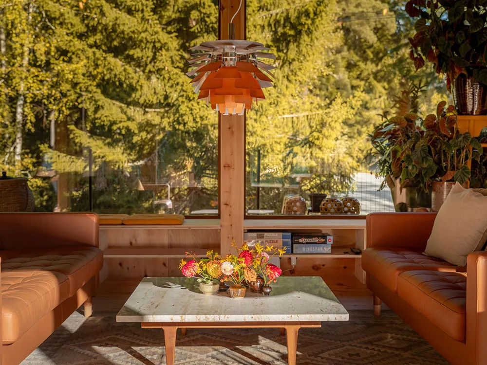 Wärme aus natürlichen Holz: gemütlicher moderner Feriendom in Schweden - Gallery image 11