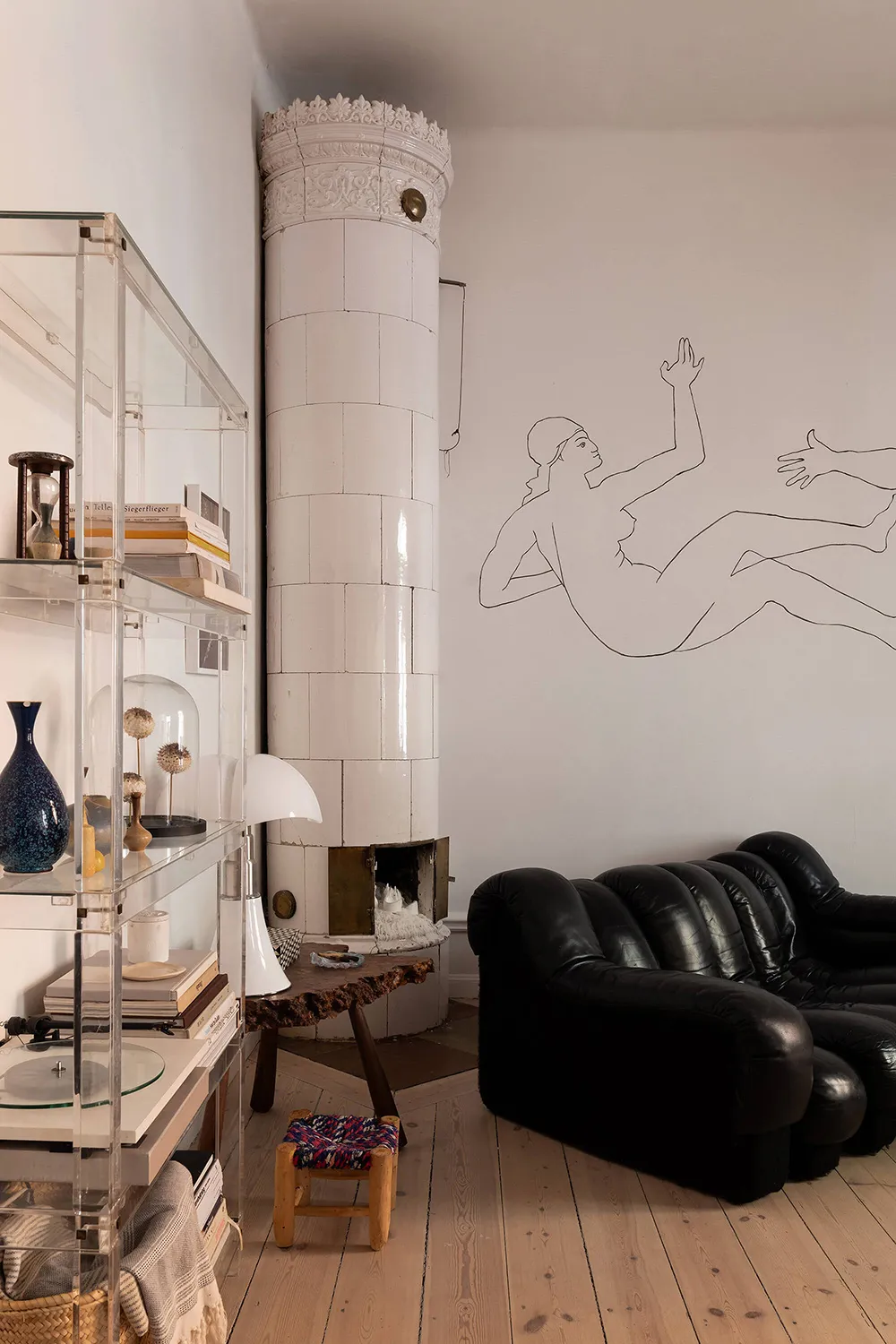 Творческі нотки в інтер'єрі квартири з високими стелями в Стокгольмі (60 кв. м) - Gallery image 2