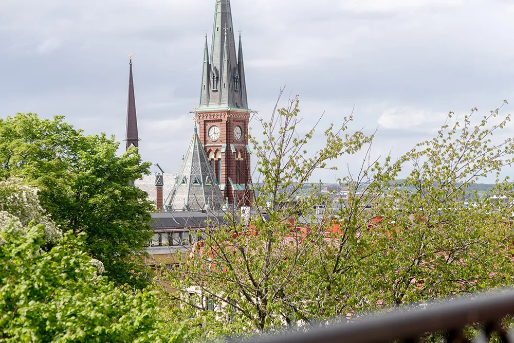 Salle de séjour en terre cuite et cuisine fraîche : appartement à Göteborg - Gallery image 12