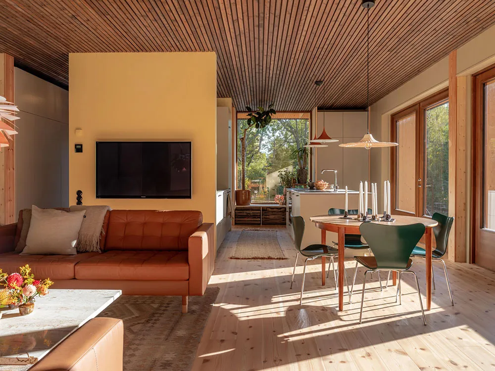 Wärme aus natürlichen Holz: gemütlicher moderner Feriendom in Schweden - Gallery image 8