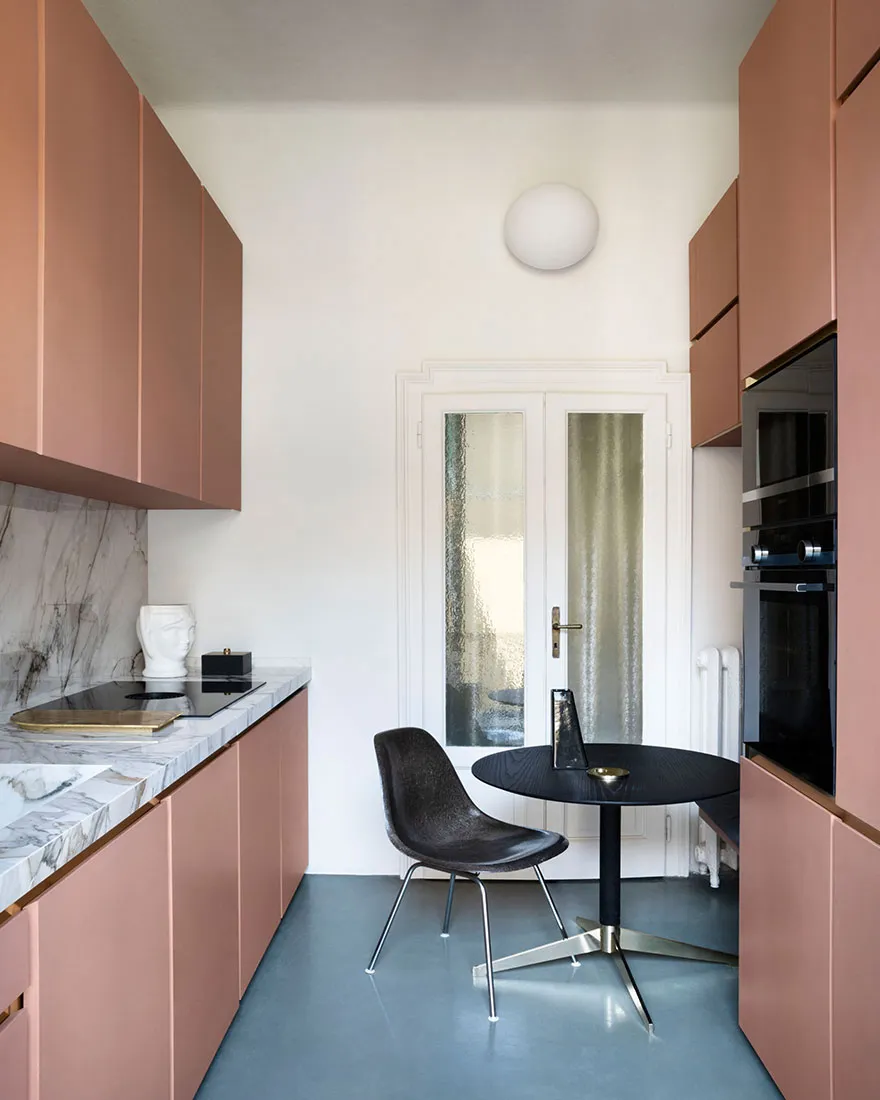 Modna kwatera w spokojnych tonach dla dziennikarza w Mediolanie - Gallery image 6