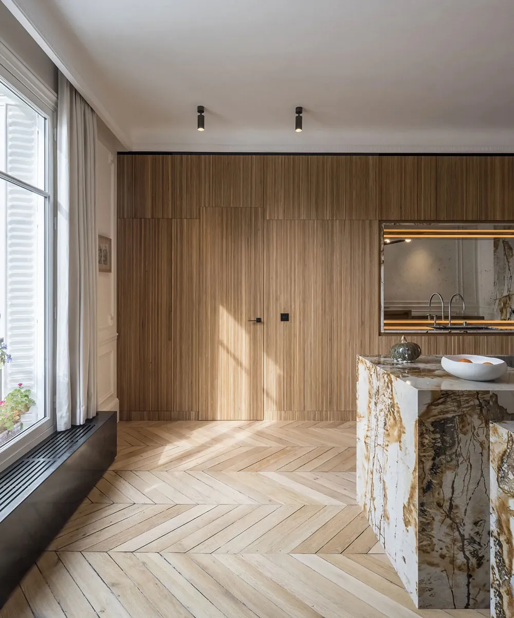 Piękno naturalnego kamienia w eleganckim apartamencie w Paryżu - Gallery image 13