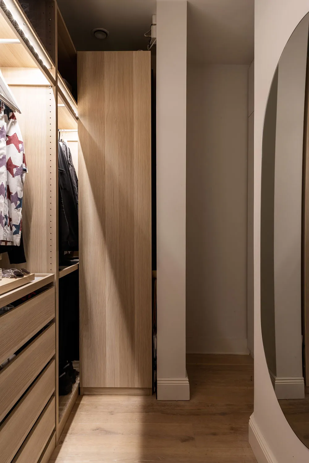 Stylowy nowoczesny apartament z ciepłymi akcentami w Stokholmii (83 m²) - Gallery image 19