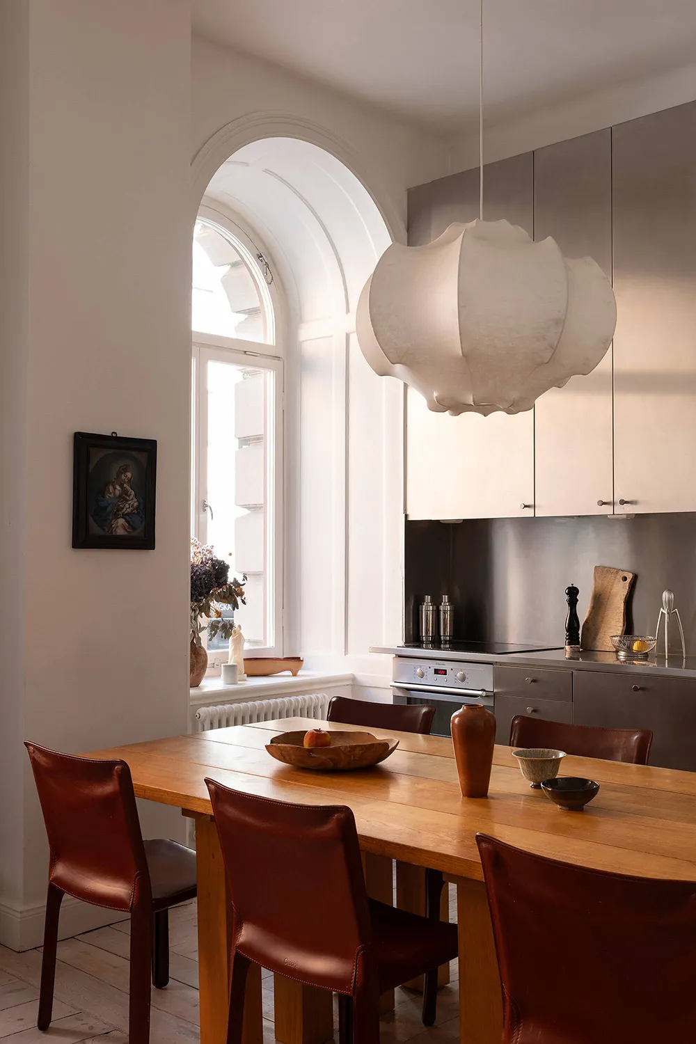 Творческі нотки в інтер'єрі квартири з високими стелями в Стокгольмі (60 кв. м) - Gallery image 1