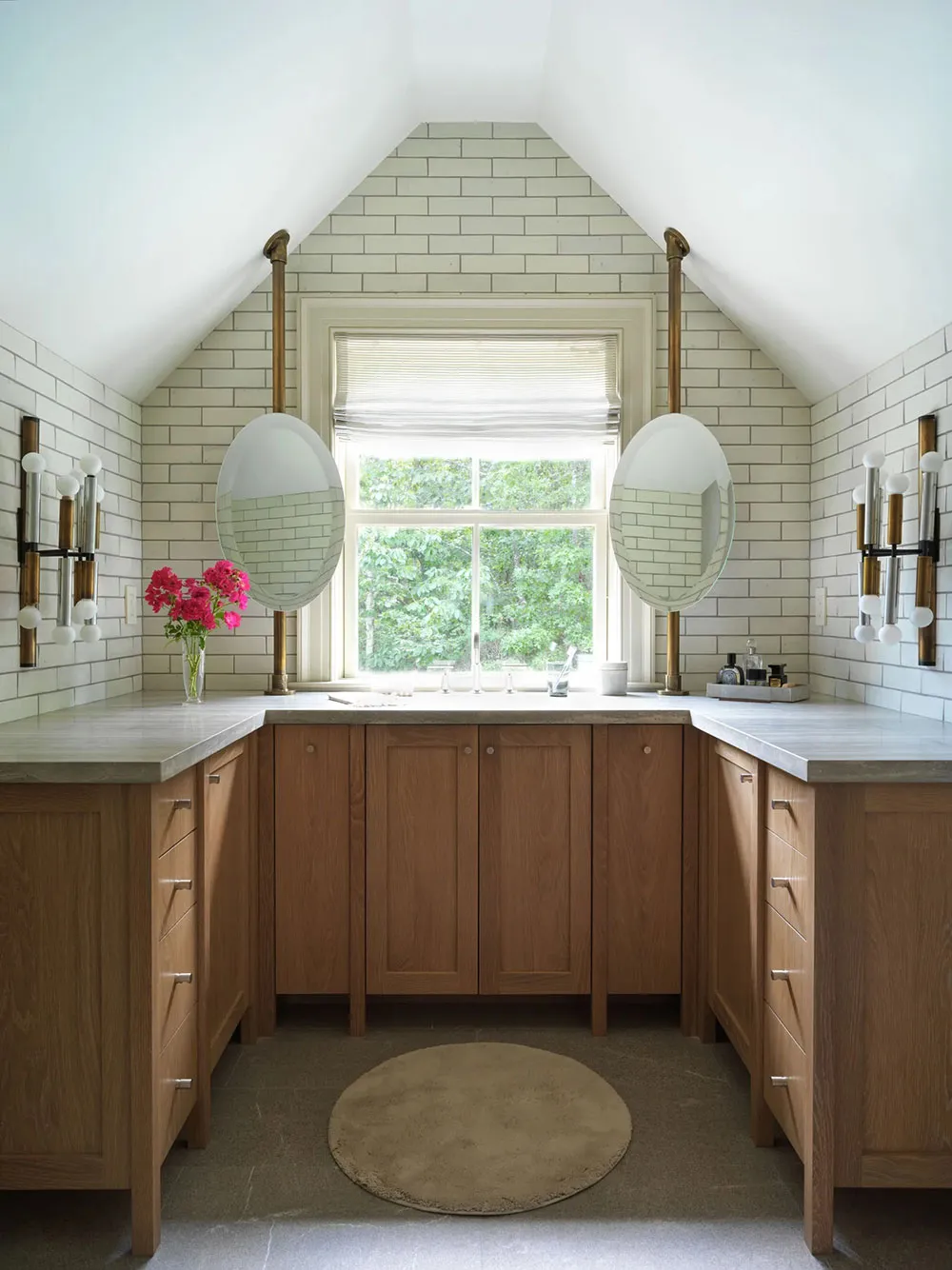 Intérieur traditionnel élégant dans une gamme moderne intéressante à Long Island - Gallery image 9