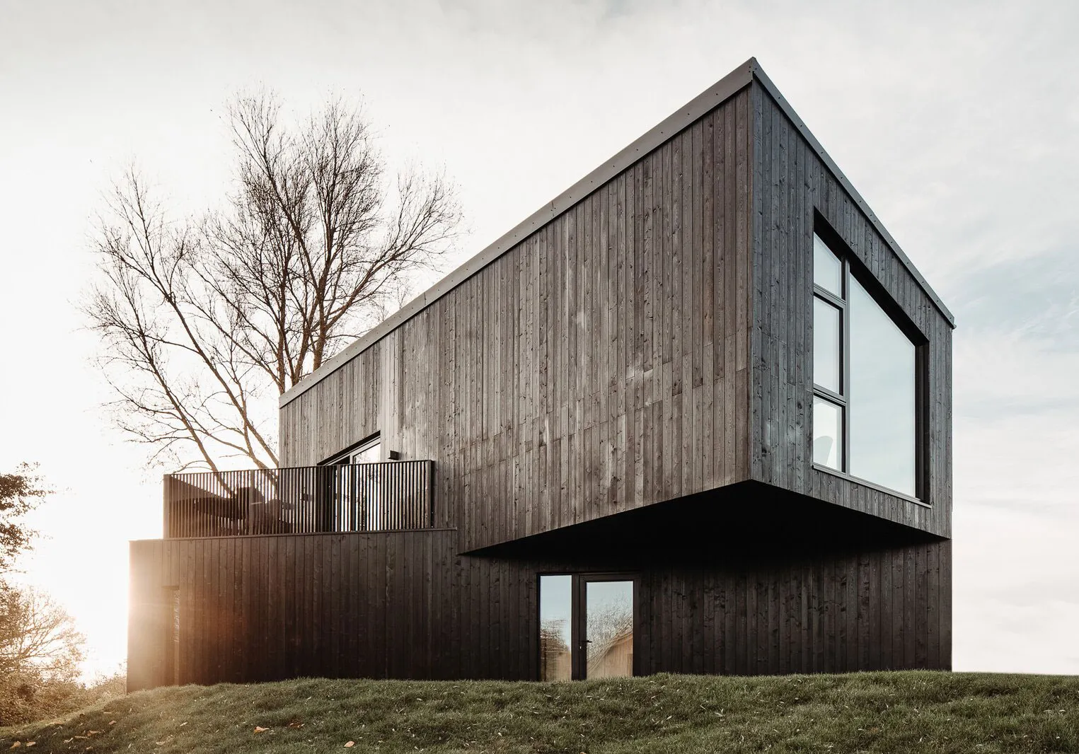 Intimité et minimalisme en pleine nature : une petite maison modulaire dans le comté de Gloucestershire - Gallery image 11