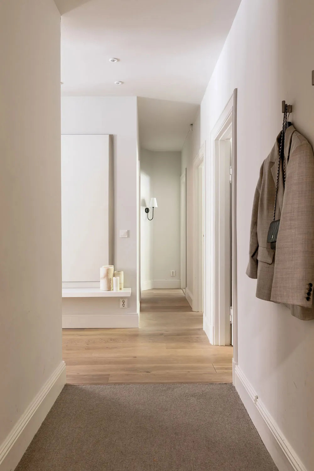 Stylowy nowoczesny apartament z ciepłymi akcentami w Stokholmii (83 m²) - Gallery image 28