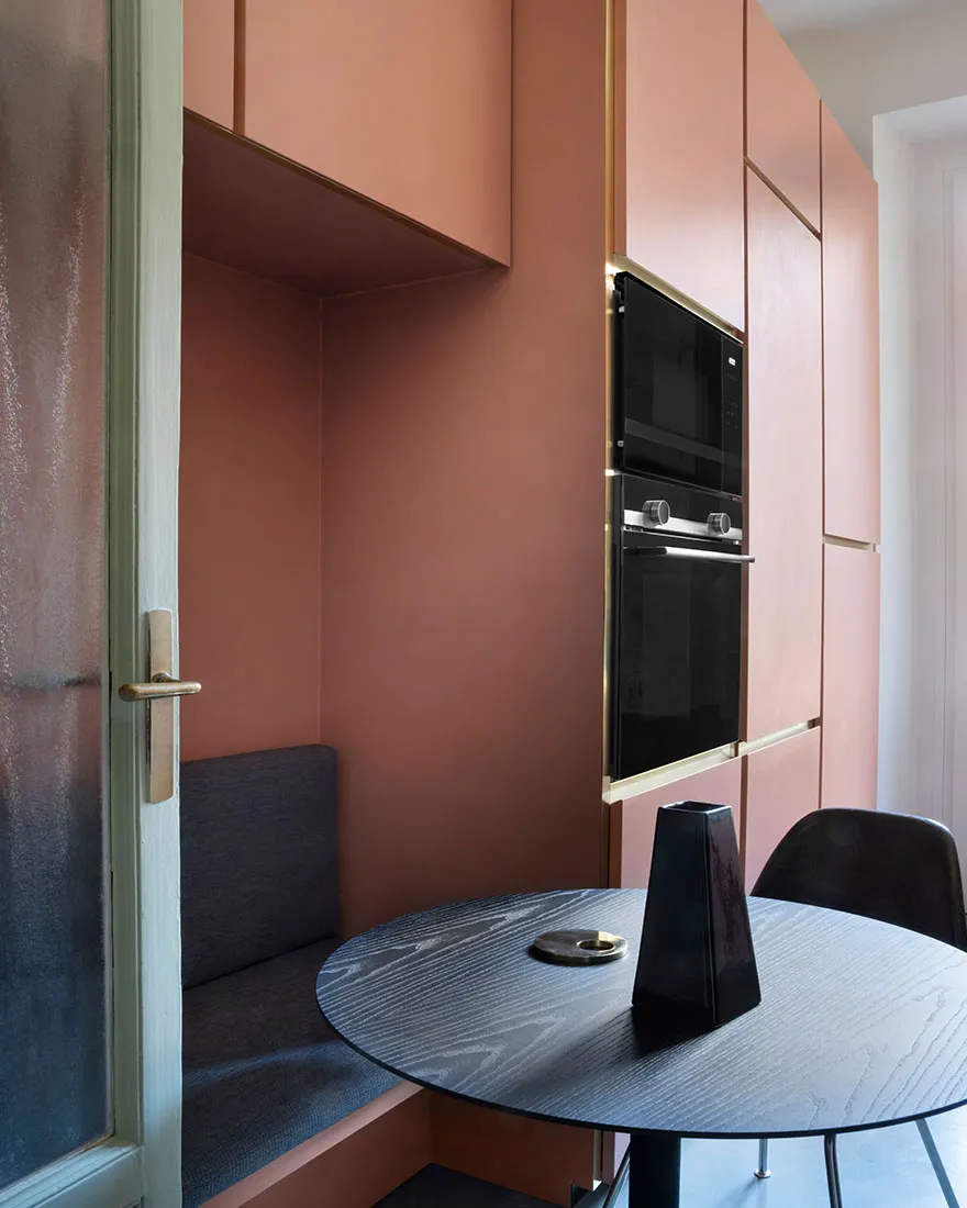 Modna kwatera w spokojnych tonach dla dziennikarza w Mediolanie - Gallery image 7