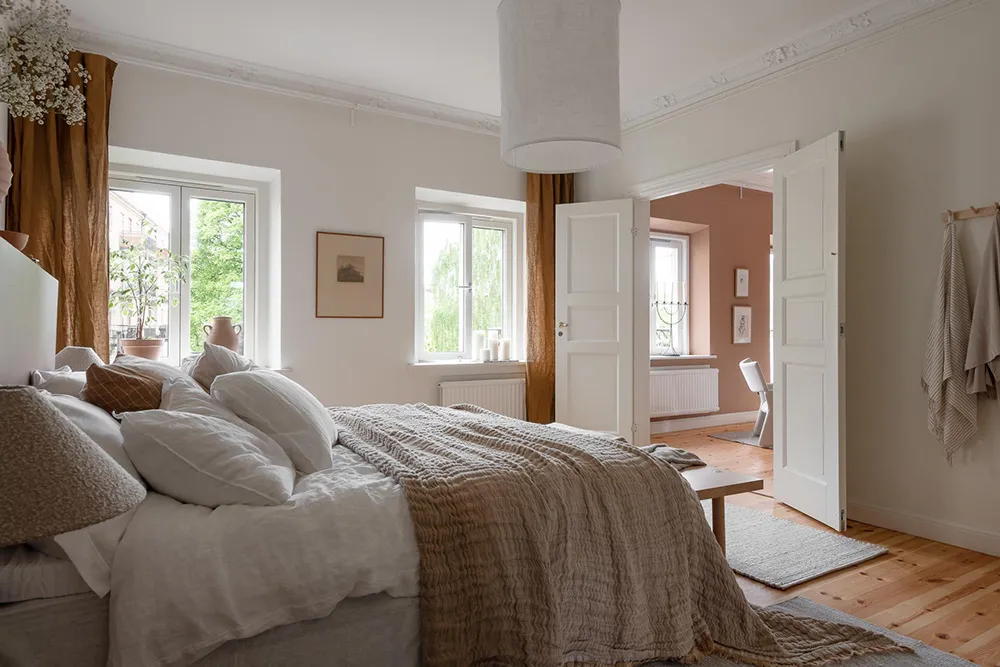 Salle de séjour en terre cuite et cuisine fraîche : appartement à Göteborg - Gallery image 7