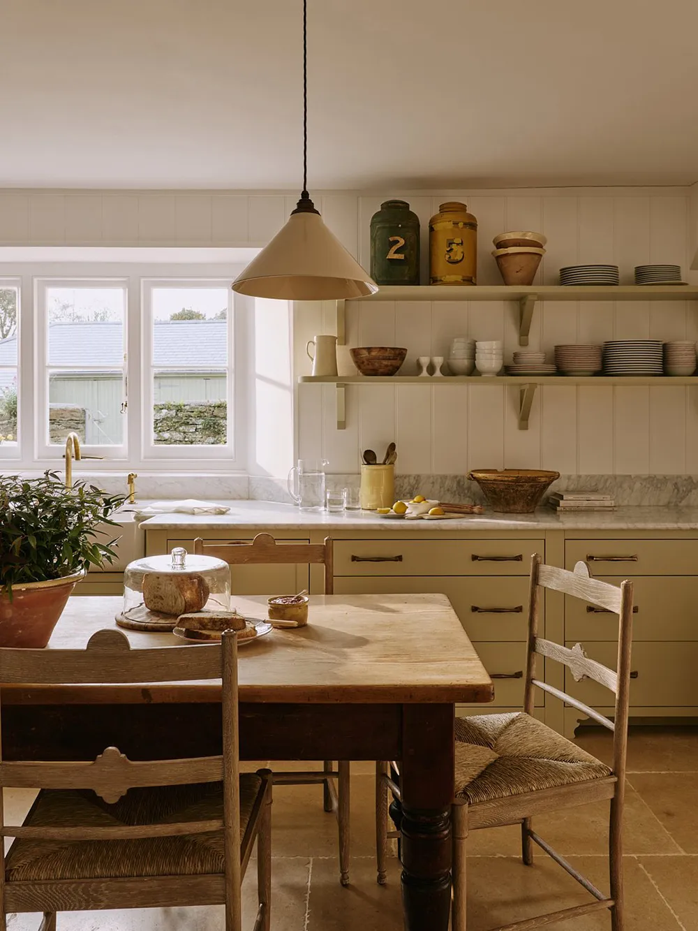 Notes marines légères dans le design d'un cottage anglais - Gallery image 8