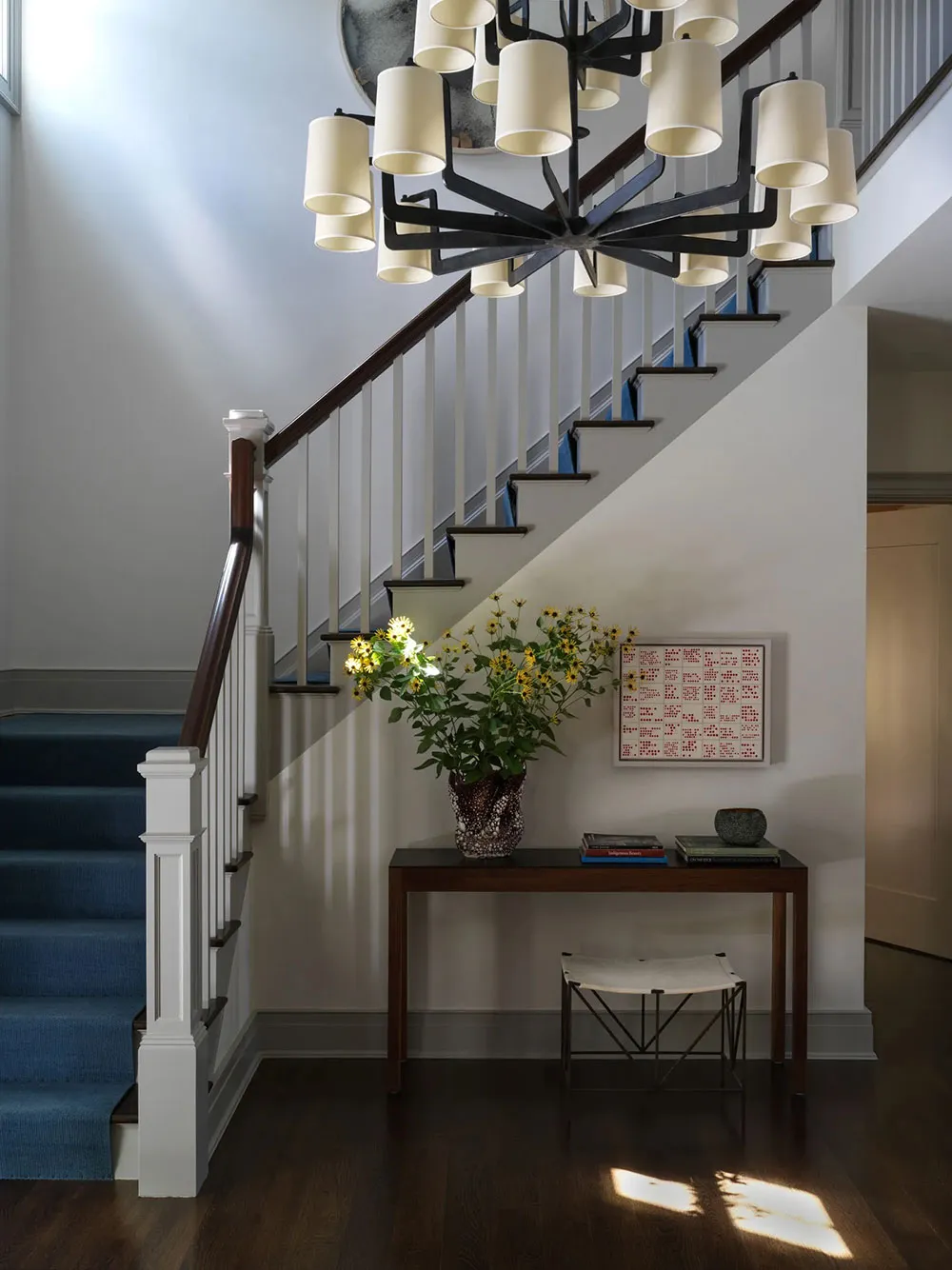 Intérieur traditionnel élégant dans une gamme moderne intéressante à Long Island - Gallery image 3