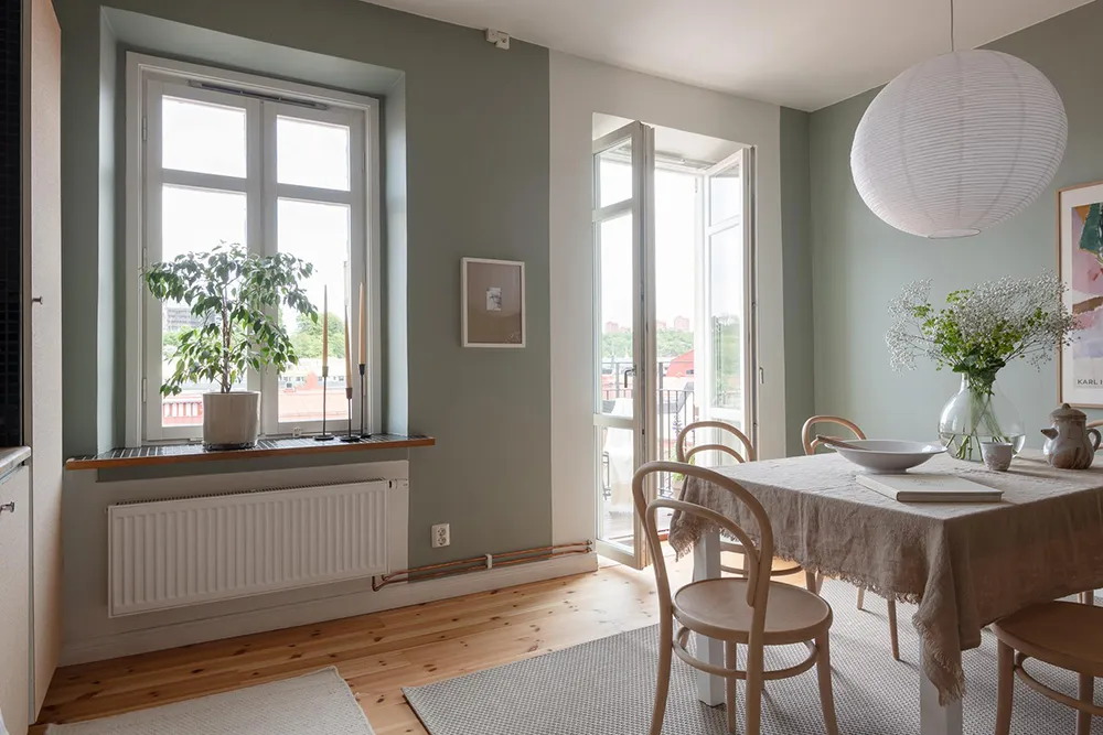 Salle de séjour en terre cuite et cuisine fraîche : appartement à Göteborg - Gallery image 21