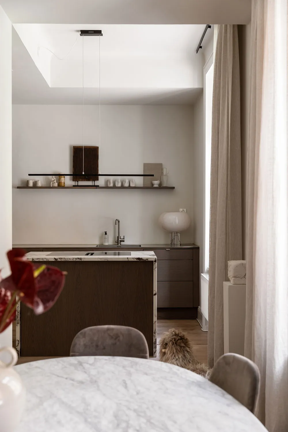 Stylowy nowoczesny apartament z ciepłymi akcentami w Stokholmii (83 m²) - Gallery image 13