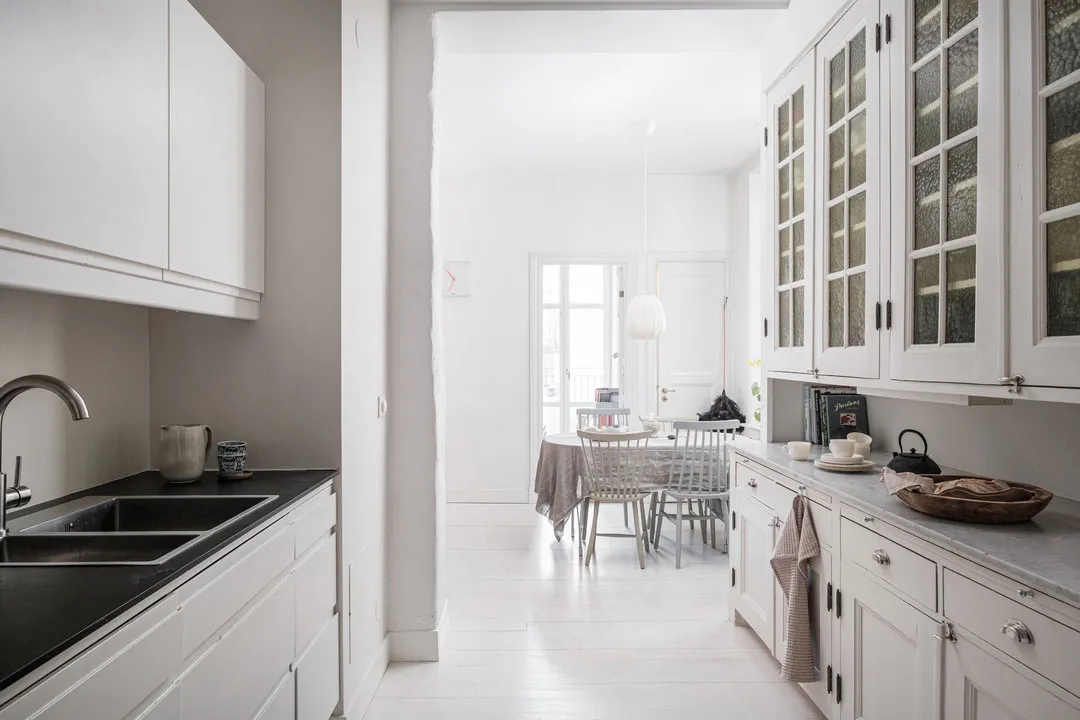 Ziegelsteinwand als Hauptakzent im Design einer Wohnung in Schweden - Gallery image 10