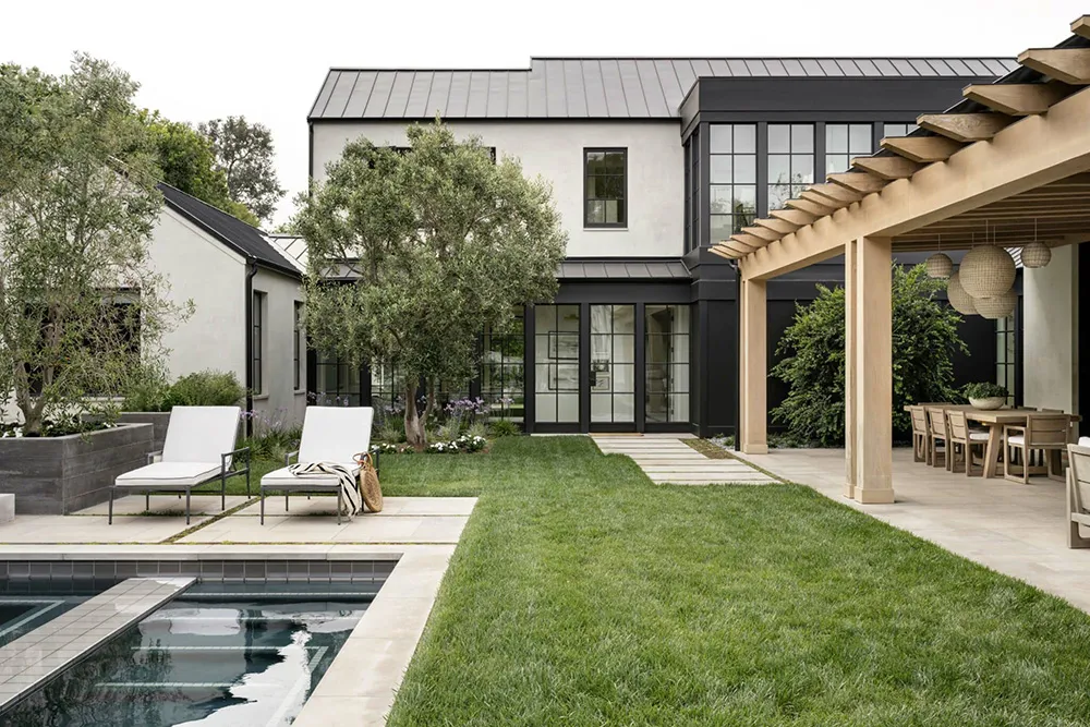 Безупречность натурального дизайна в новом проекте Studio McGee - Gallery image 40