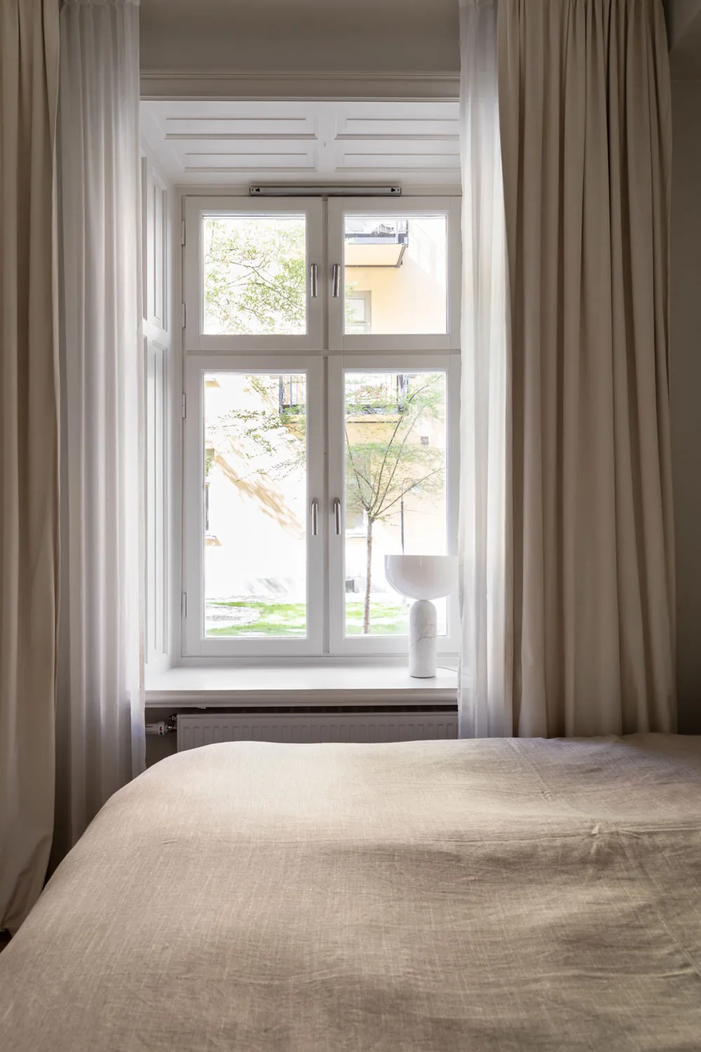 Stylowy nowoczesny apartament z ciepłymi akcentami w Stokholmii (83 m²) - Gallery image 22