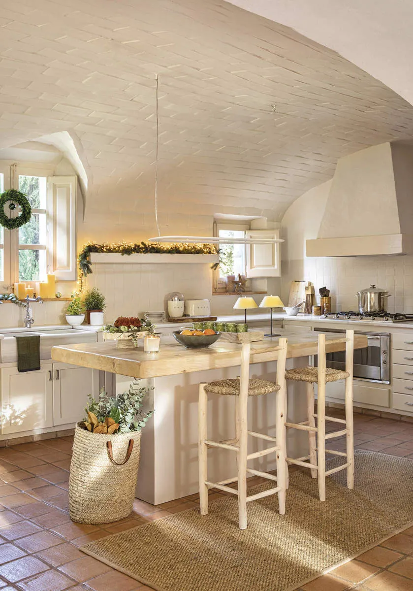 Weihnachtsschmuck in natürlichen Tönen: festlicher Haus in Spanien am Strand - Gallery image 6