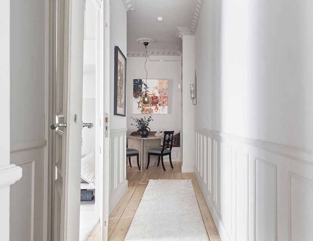 Là-dedans, plafond accentué et meubles élégants : appartement à Stockholm (72 m²) - Gallery image 12