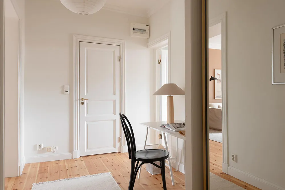 Salle de séjour en terre cuite et cuisine fraîche : appartement à Göteborg - Gallery image 32