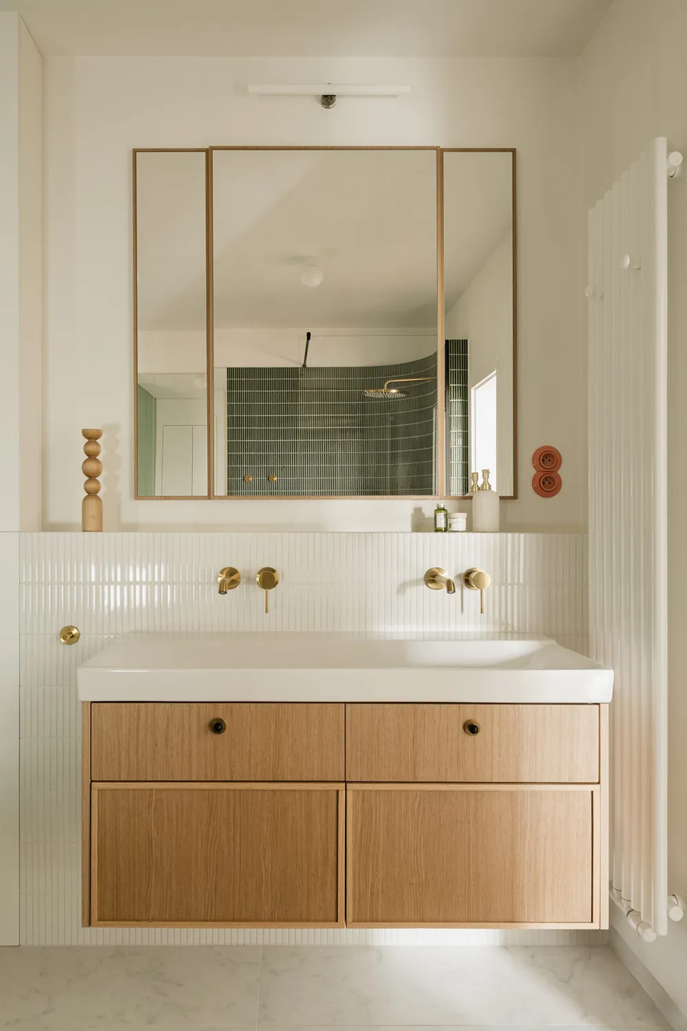 Teintes de vert et motifs exotiques dans la décoration d'une maison moderne à Varsovie - Gallery image 22