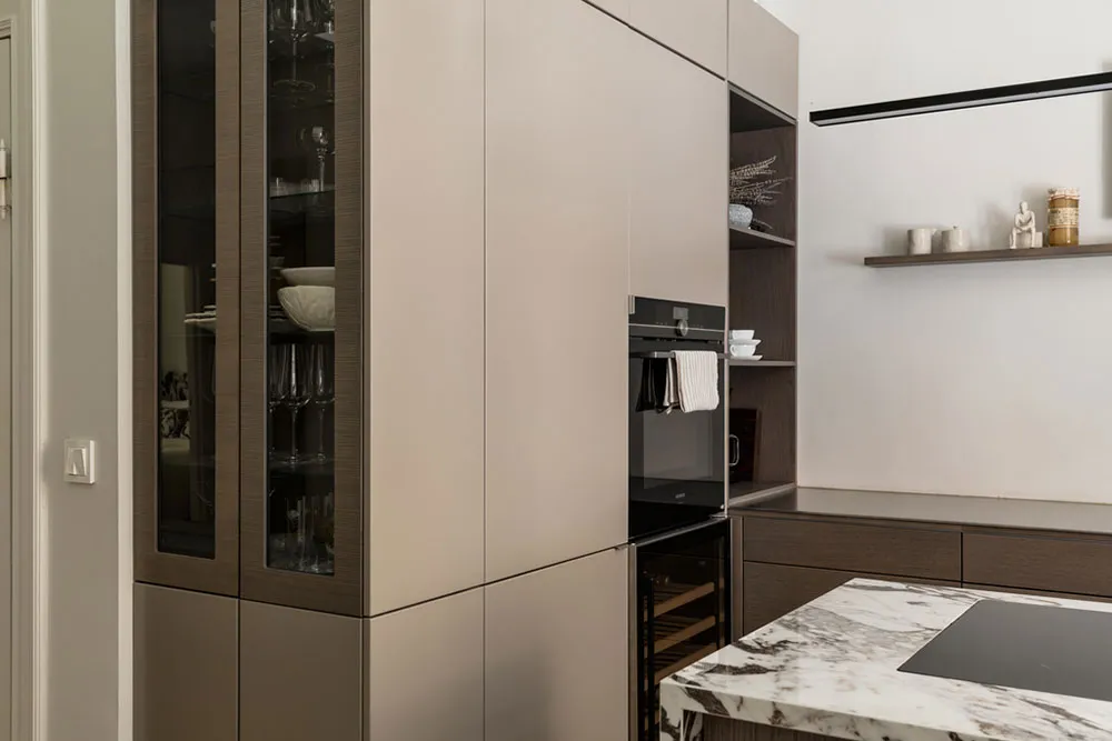 Stylowy nowoczesny apartament z ciepłymi akcentami w Stokholmii (83 m²) - Gallery image 14