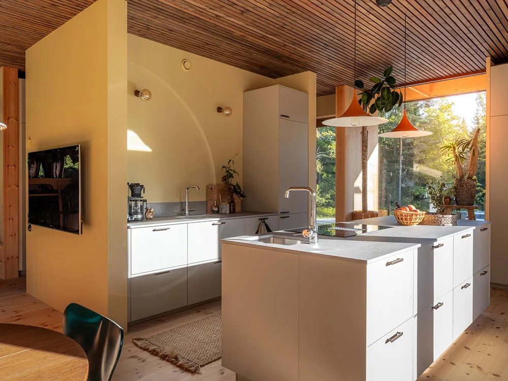 Wärme aus natürlichen Holz: gemütlicher moderner Feriendom in Schweden - Gallery image 6