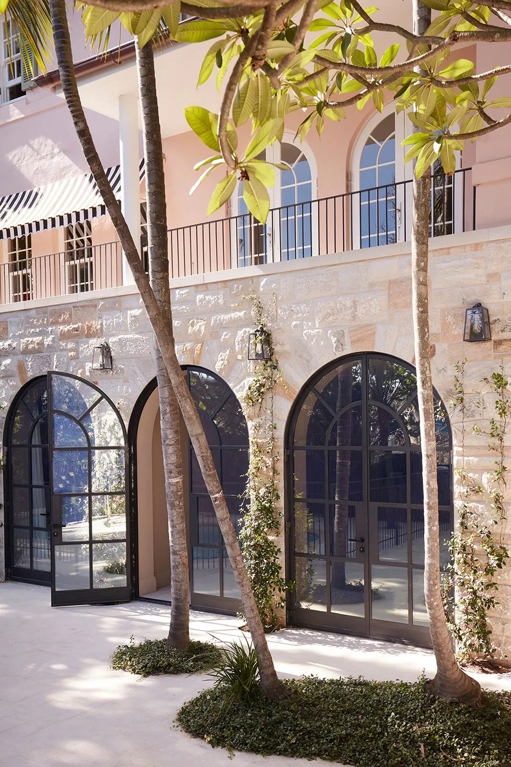 Легкі іграшкові інтер'єри історичної вілли в Сіднеї - Gallery image 18