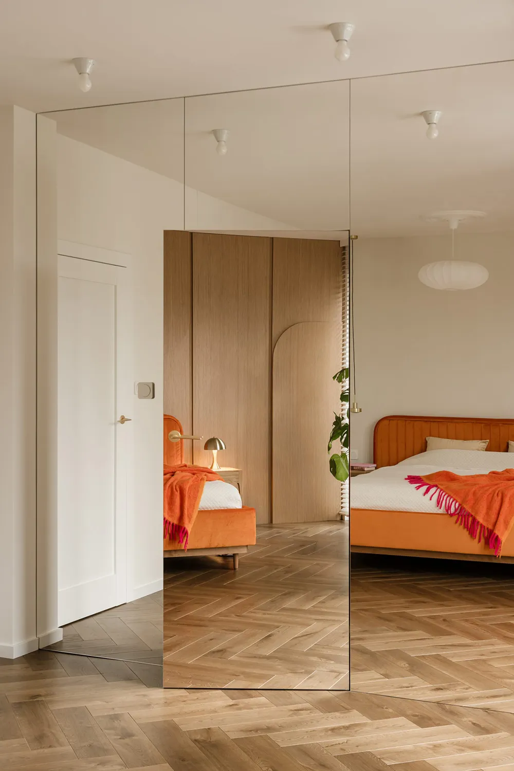 Teintes de vert et motifs exotiques dans la décoration d'une maison moderne à Varsovie - Gallery image 16