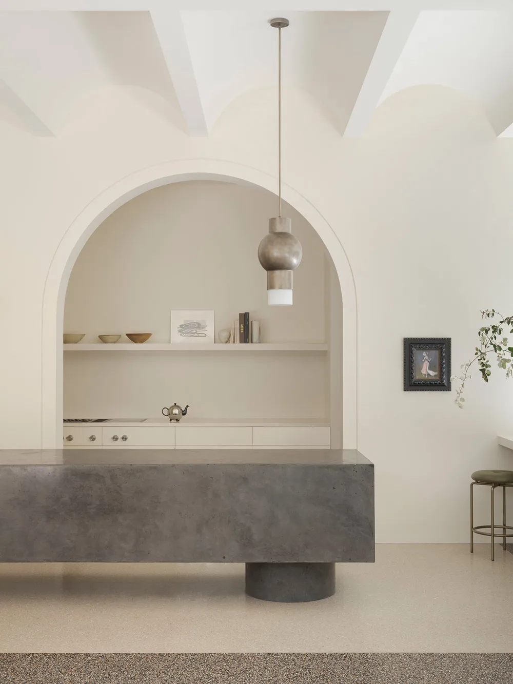 Elegant white interiors against the backdrop of a beautiful garden: house in Sydney - Gallery image 7