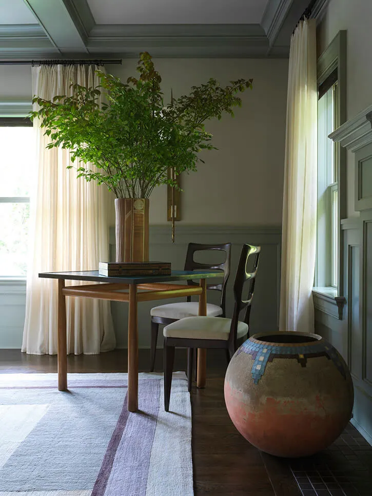 Intérieur traditionnel élégant dans une gamme moderne intéressante à Long Island - Gallery image 2