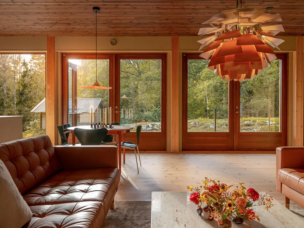 Wärme aus natürlichen Holz: gemütlicher moderner Feriendom in Schweden - Gallery image 9