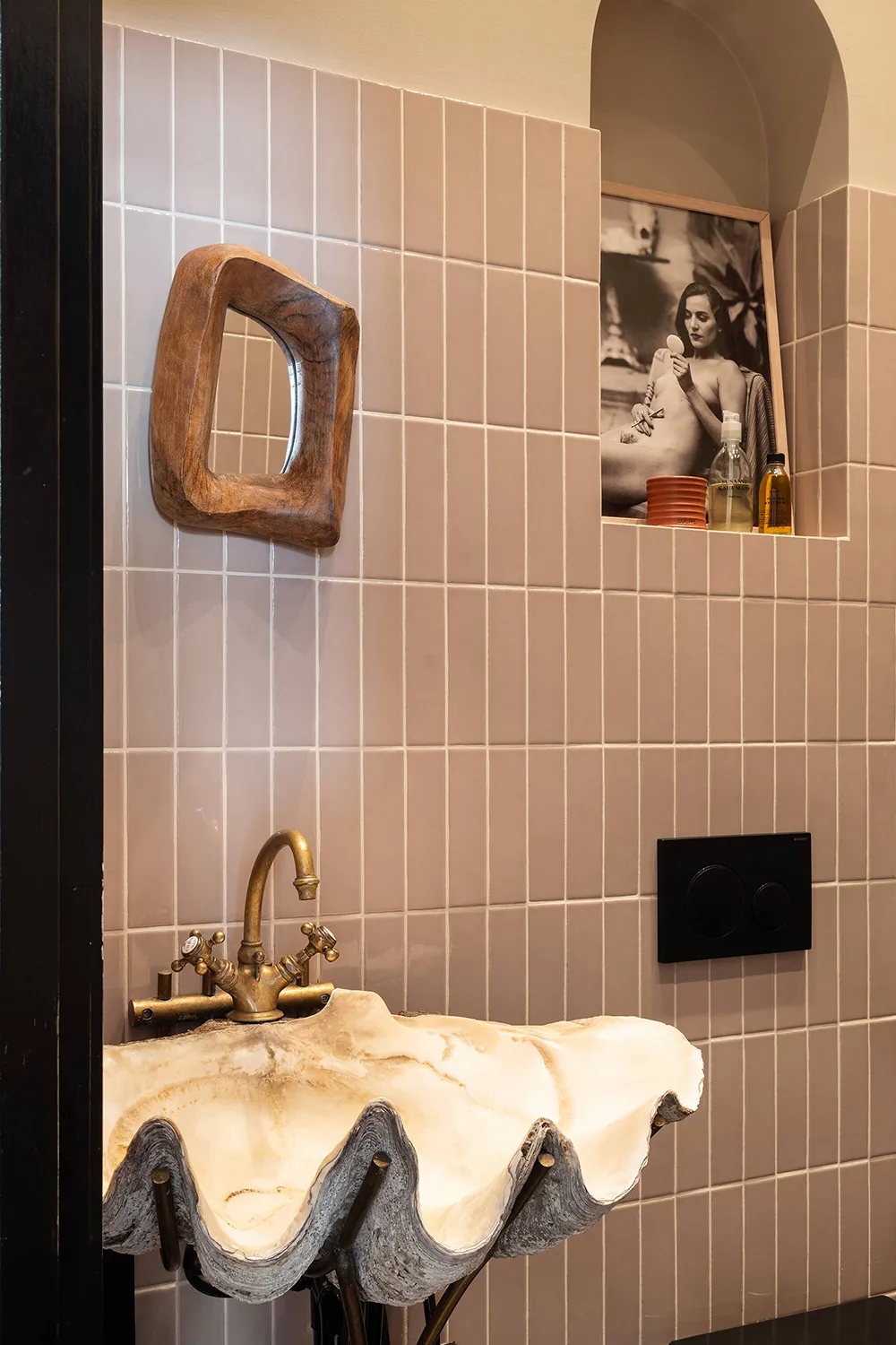 Творческі нотки в інтер'єрі квартири з високими стелями в Стокгольмі (60 кв. м) - Gallery image 13