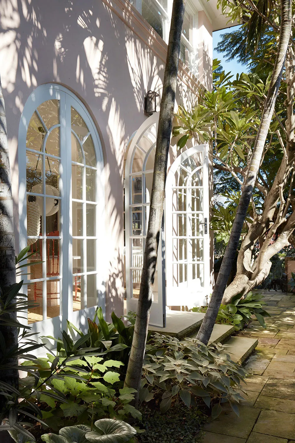 Легкі іграшкові інтер'єри історичної вілли в Сіднеї - Gallery image 17